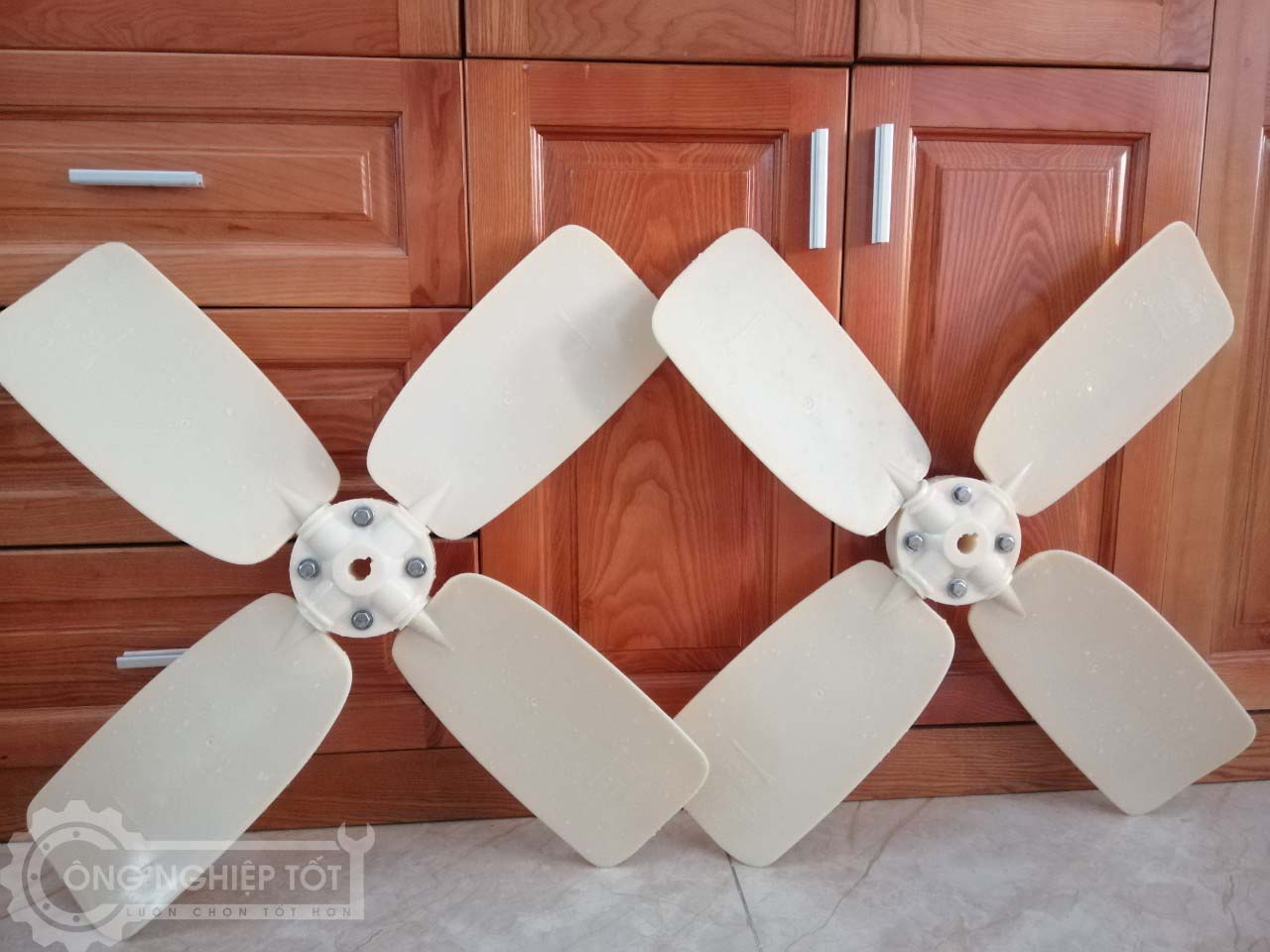 Ảnh thực tế cánh quạt nhưa D770